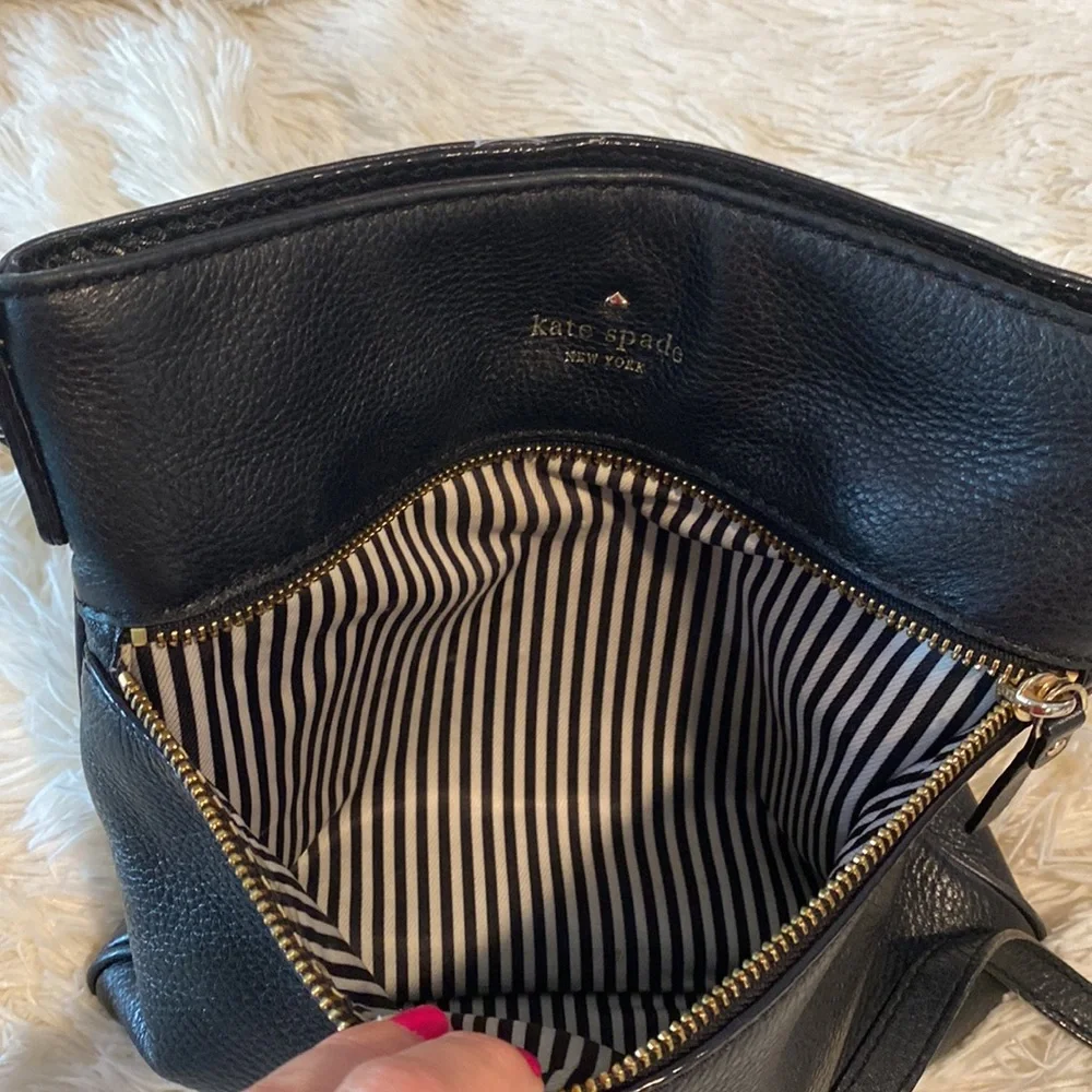 Kate Spade ♠️ black pebbled leather black cross body with gold hardware - Picture 9 of 12